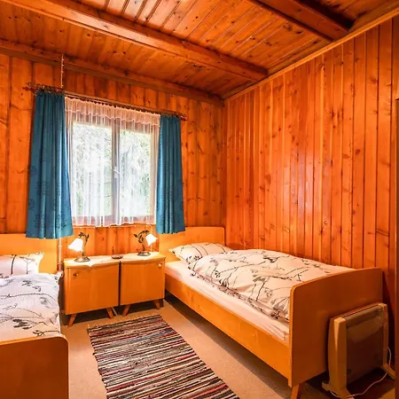 Cozy Chalet In With Terrace Obsteig