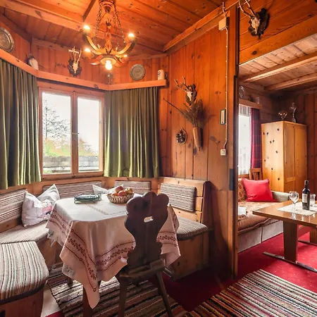 Cozy Chalet In With Terrace Obsteig