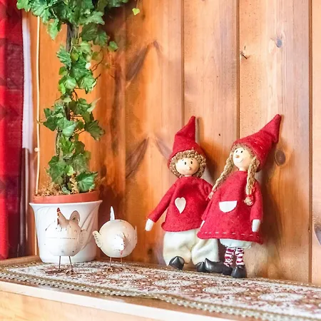 Cozy Chalet In With Terrace Obsteig